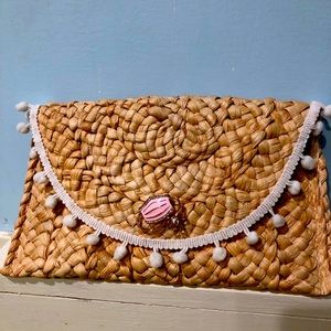 Sea grass clutch with COVID mask adornment 🤣